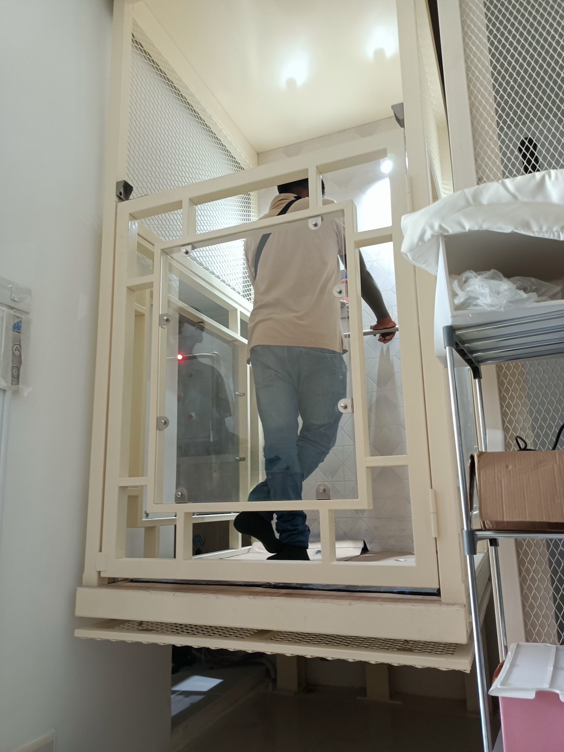 HYDRAULIC LIFT ELEVATOR 18